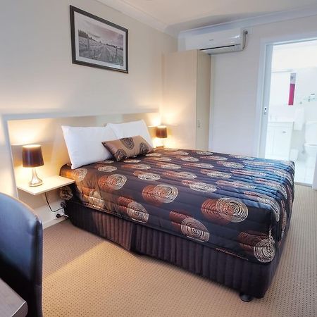 High Street Motor Inn Станторп Экстерьер фото