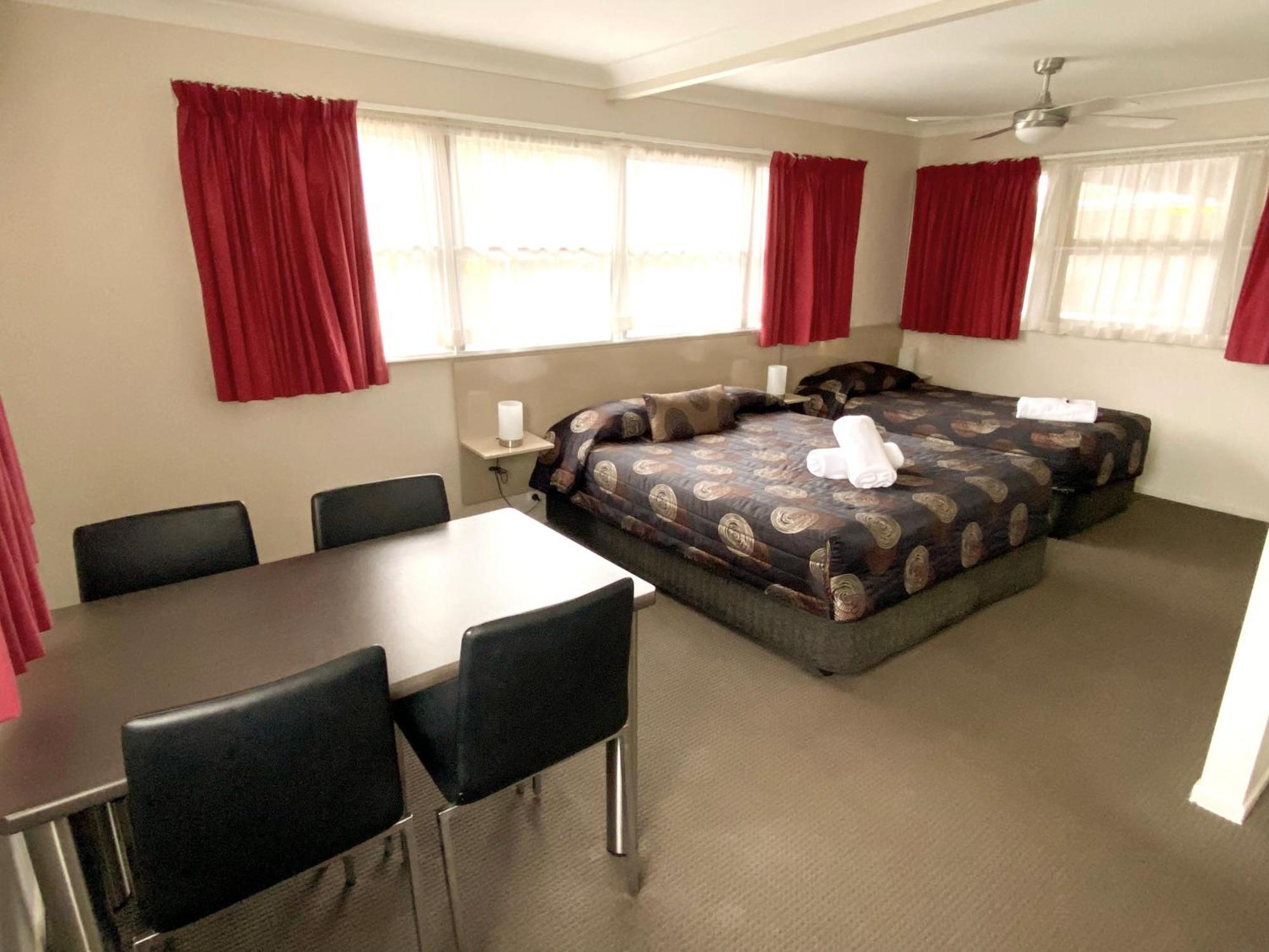 High Street Motor Inn Станторп Экстерьер фото