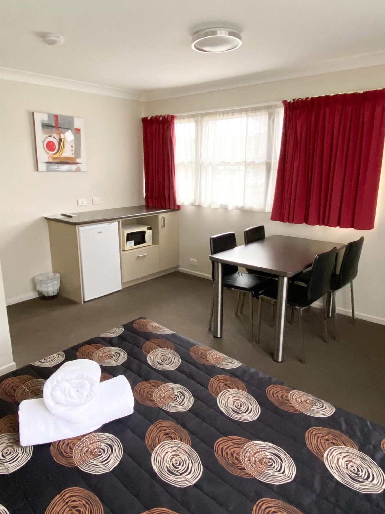 High Street Motor Inn Станторп Экстерьер фото