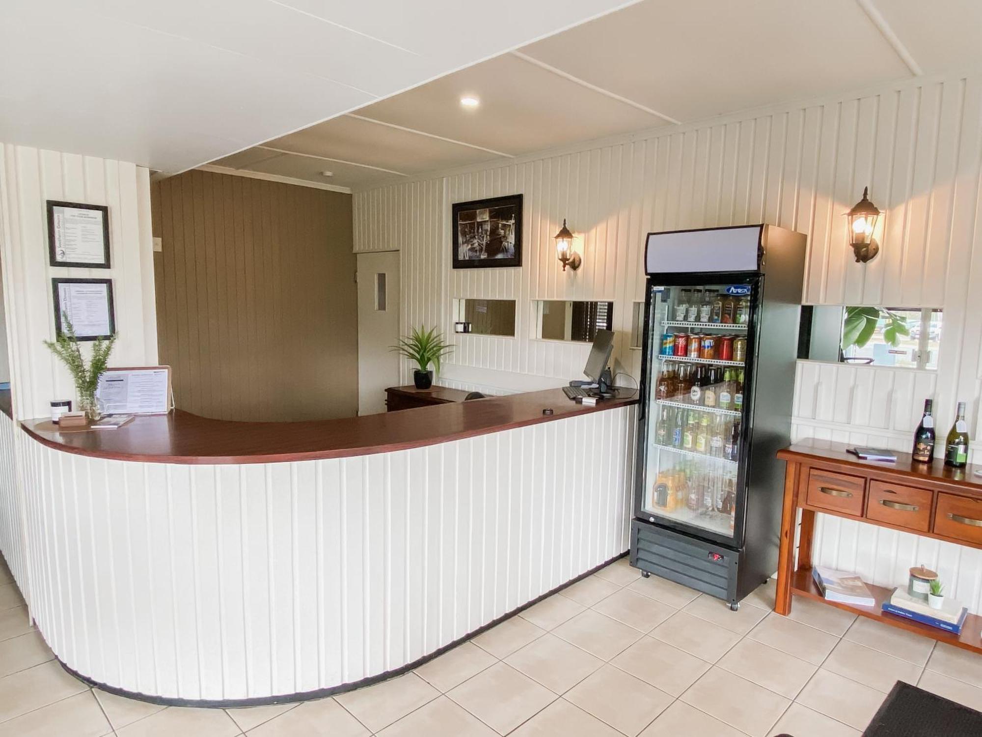 High Street Motor Inn Станторп Экстерьер фото