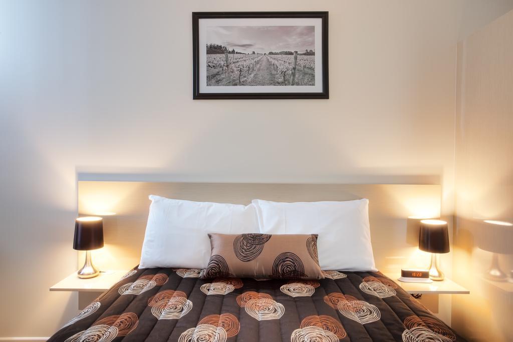 High Street Motor Inn Станторп Экстерьер фото