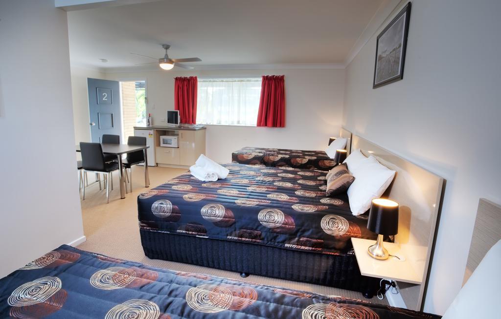 High Street Motor Inn Станторп Экстерьер фото